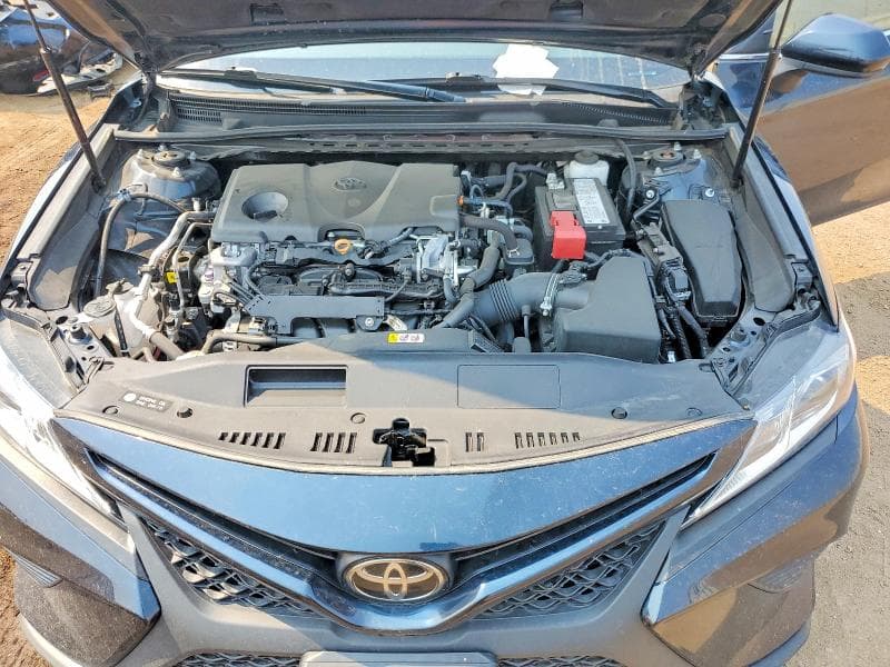 2020 TOYOTA CAMRY SE 11