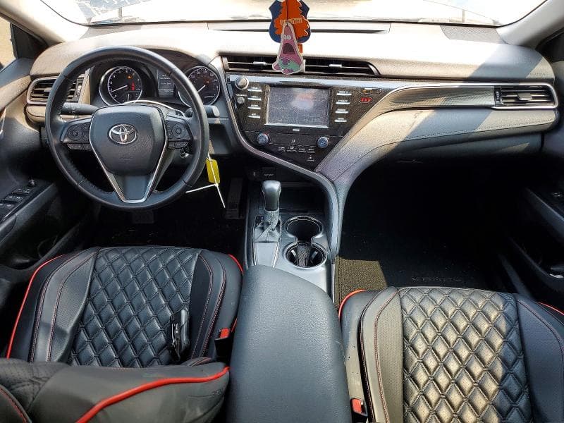 2020 TOYOTA CAMRY SE 8