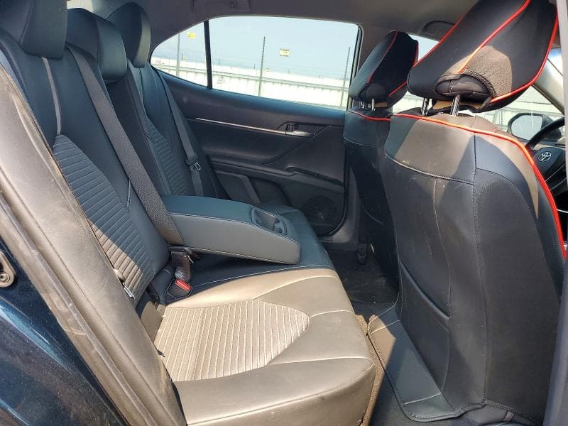 2020 TOYOTA CAMRY SE 10