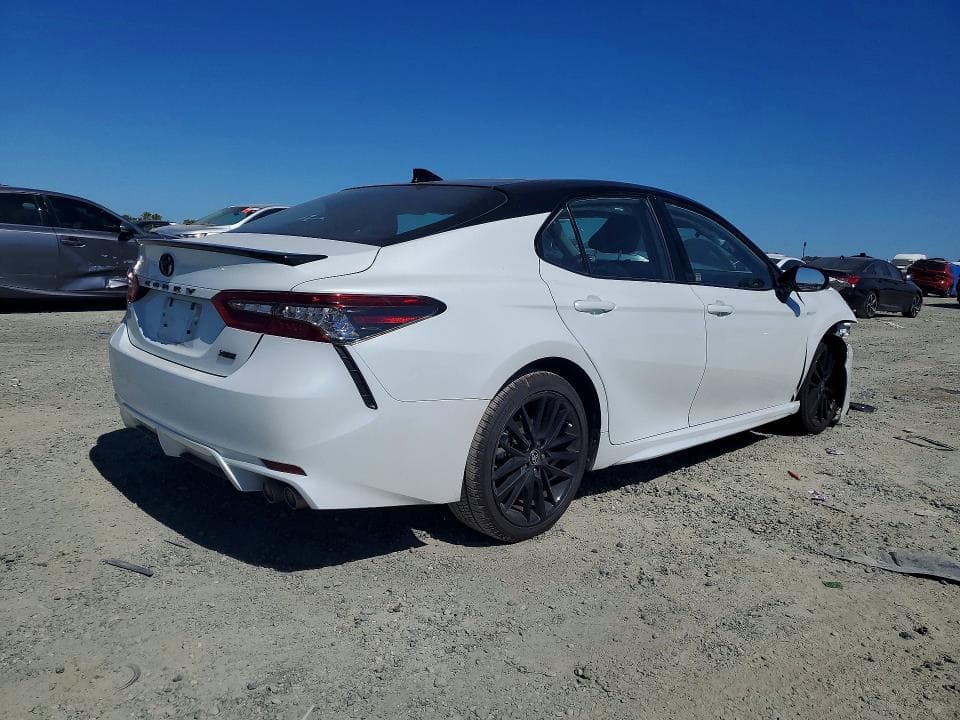 2021 TOYOTA CAMRY XSE 3