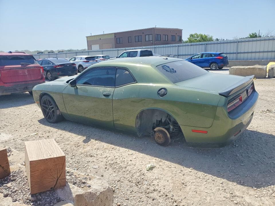 2018 DODGE CHALLENGER SXT 2