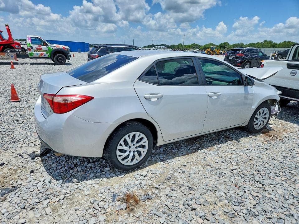 2017 TOYOTA COROLLA LE 3