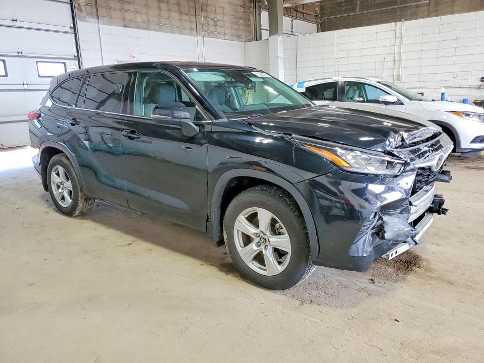 2020 TOYOTA HIGHLANDER LE 4