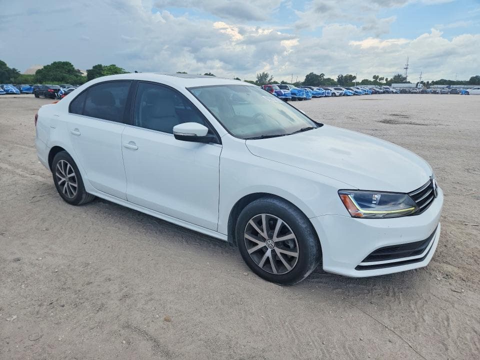 2017 VOLKSWAGEN JETTA SE 4