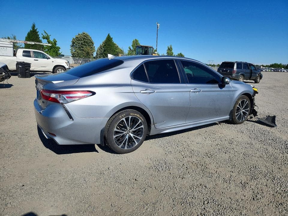 2020 TOYOTA CAMRY SE SE 3
