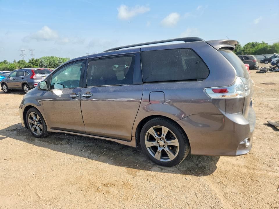 2017 TOYOTA SIENNA SE SE 2