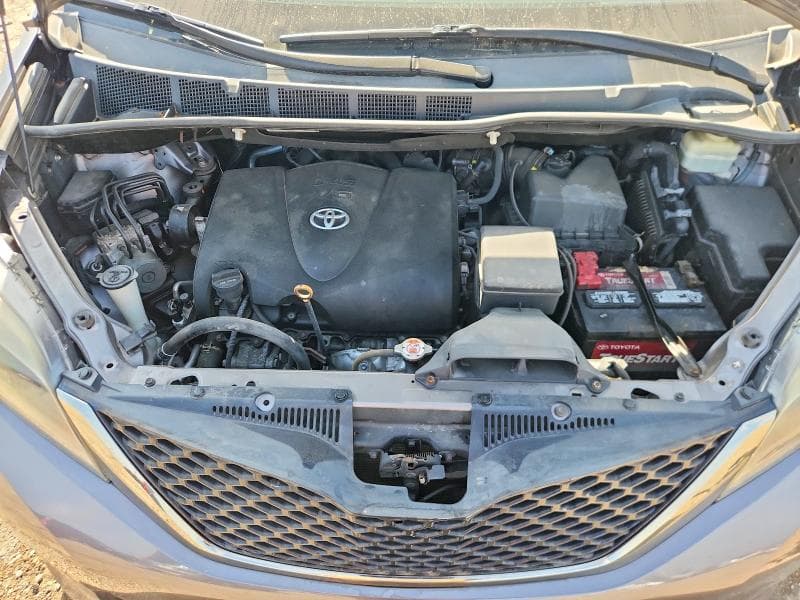 2017 TOYOTA SIENNA SE SE 12