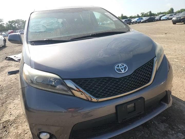 2017 TOYOTA SIENNA SE SE 14