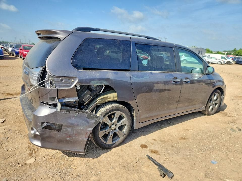 2017 TOYOTA SIENNA SE SE 3