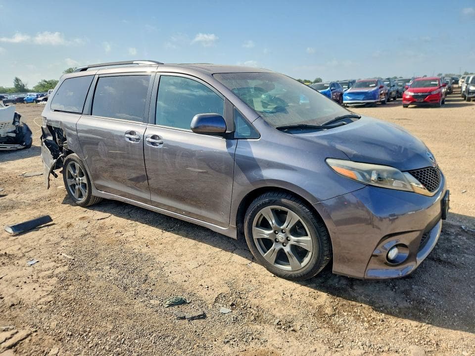 2017 TOYOTA SIENNA SE SE 4