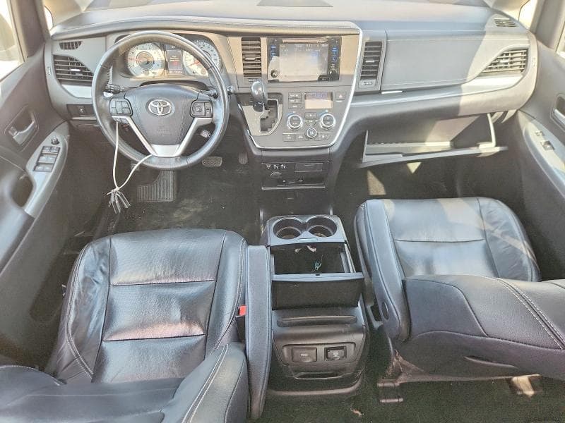 2017 TOYOTA SIENNA SE SE 8