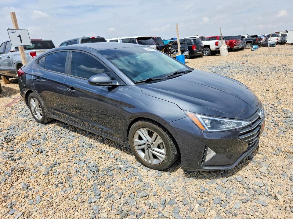 2020 HYUNDAI ELANTRA SEL 4