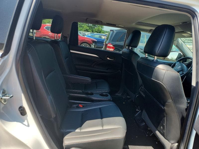 2019 TOYOTA HIGHLANDER XLE 11