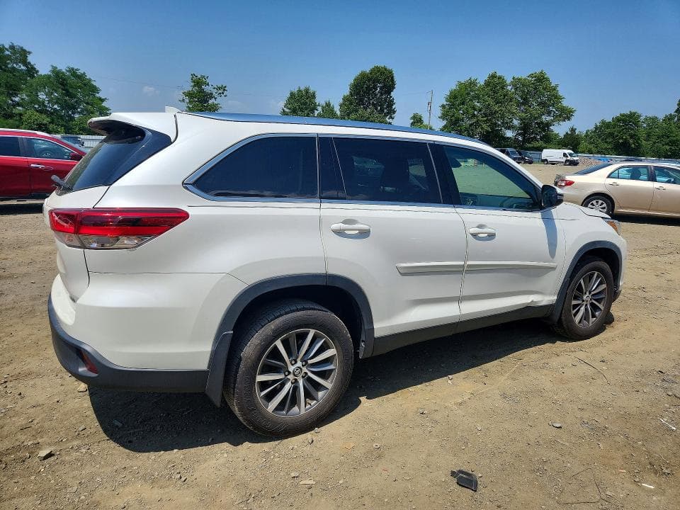 2019 TOYOTA HIGHLANDER XLE 3