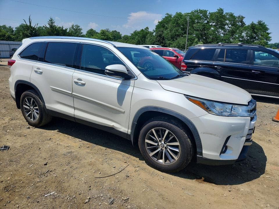 2019 TOYOTA HIGHLANDER XLE 4