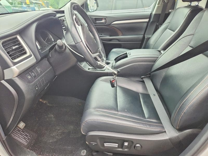 2019 TOYOTA HIGHLANDER XLE 7