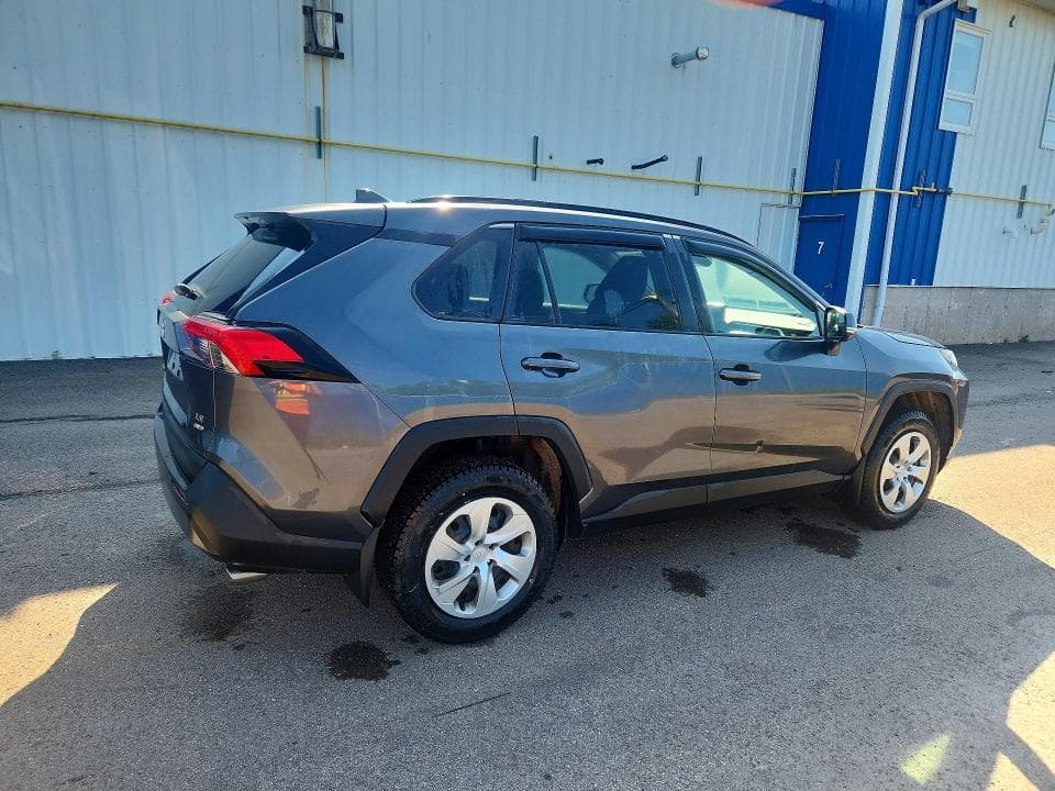 2020 TOYOTA RAV4 LE 3