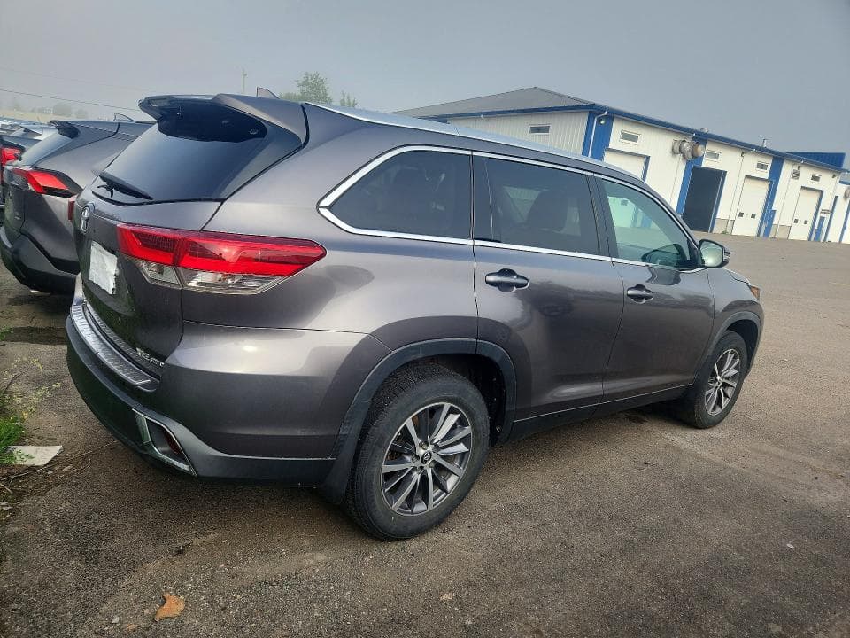 2019 TOYOTA HIGHLANDER XLE XLE 3