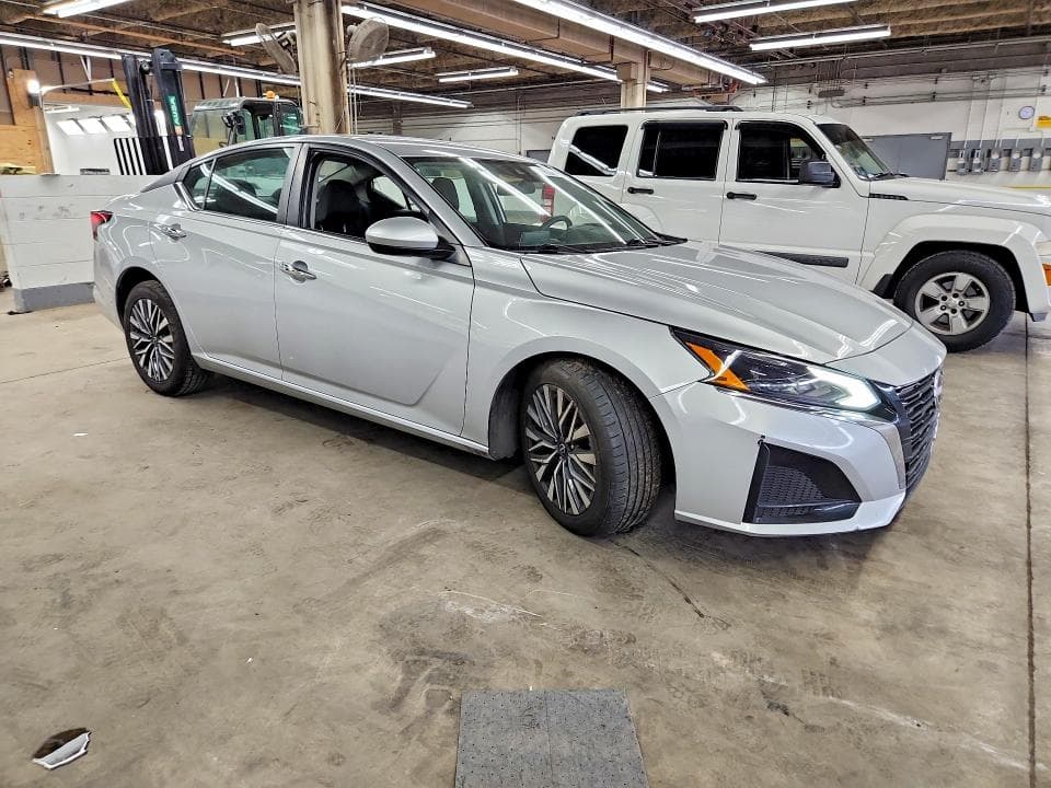 2023 NISSAN ALTIMA SV 4