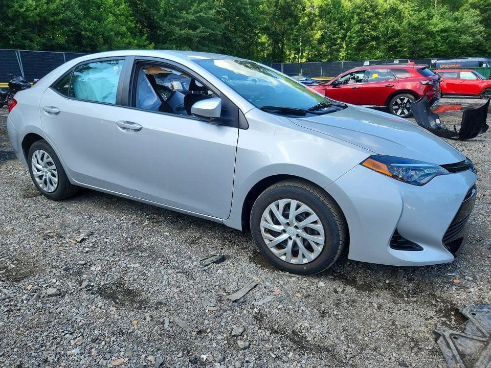 2017 TOYOTA COROLLA LE 4
