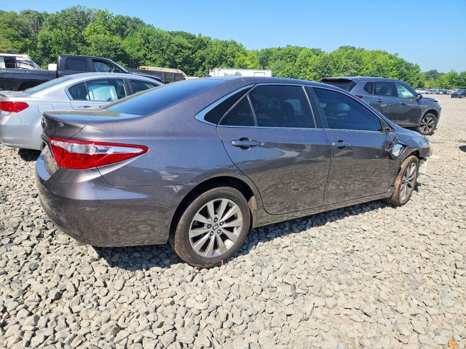 2017 TOYOTA CAMRY XLE 3