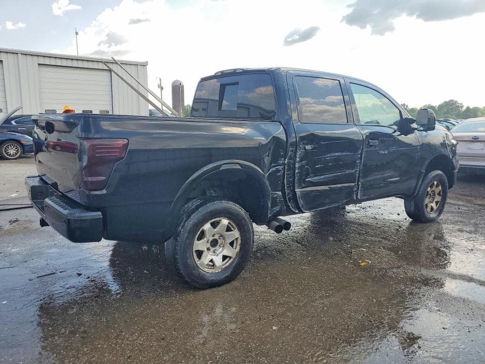 2018 NISSAN TITAN PRO-4X 3