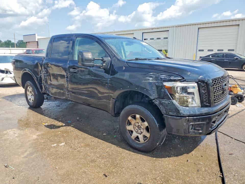 2018 NISSAN TITAN PRO-4X 4