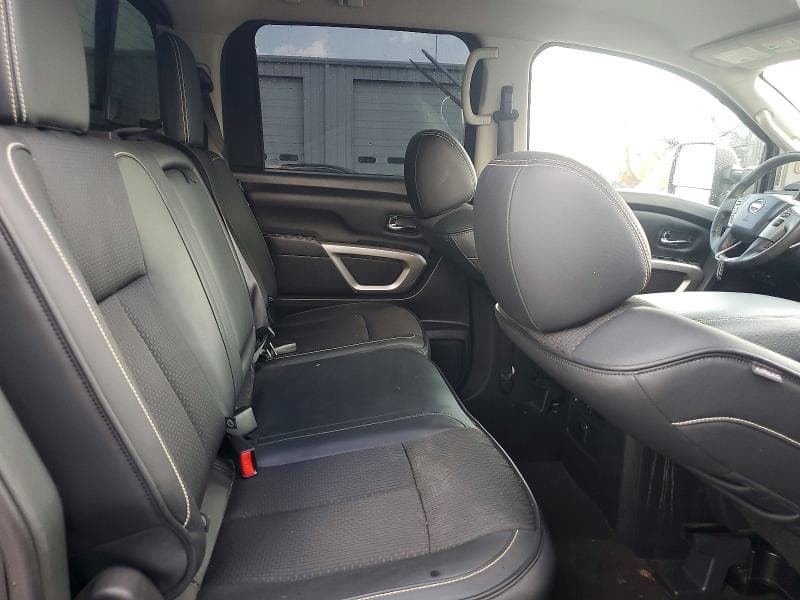 2018 NISSAN TITAN PRO-4X 10