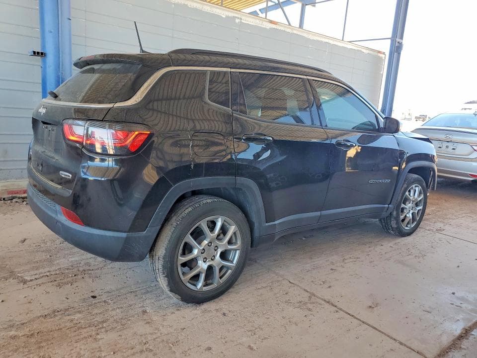 2022 JEEP COMPASS LATITUDE LUX 3