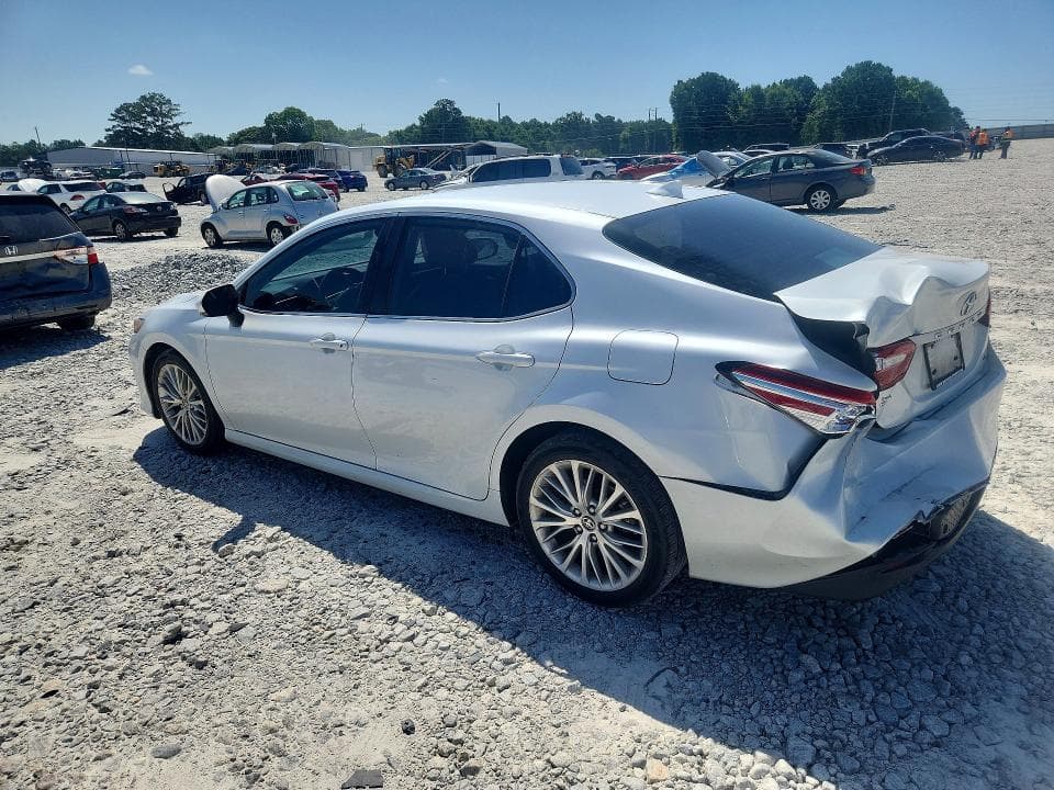 2020 TOYOTA CAMRY XLE 2