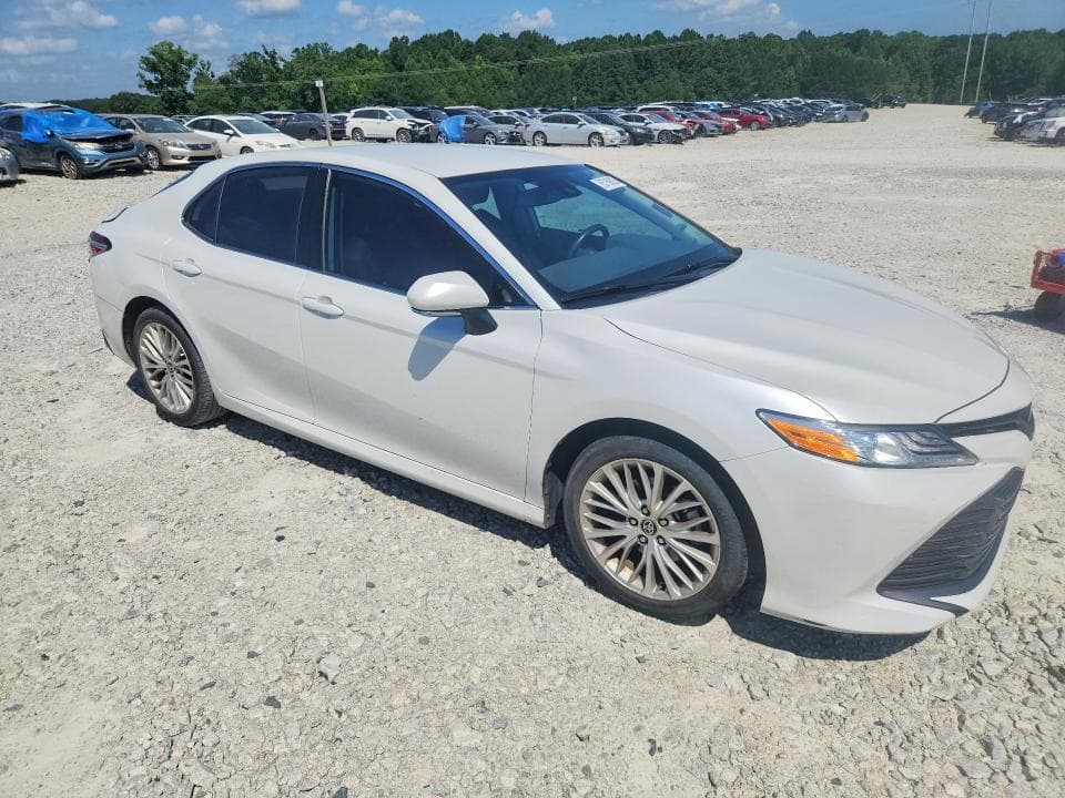 2020 TOYOTA CAMRY XLE 4