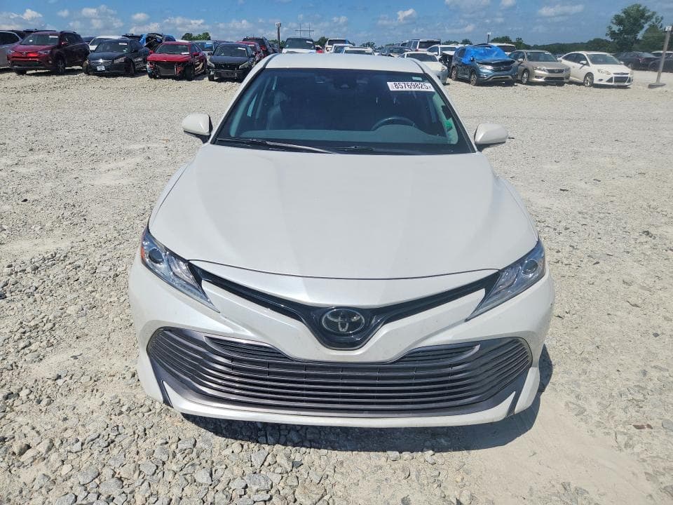 2020 TOYOTA CAMRY XLE 5