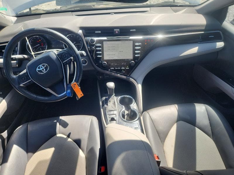 2020 TOYOTA CAMRY XLE 8