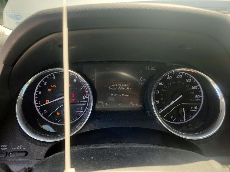 2020 TOYOTA CAMRY XLE 9