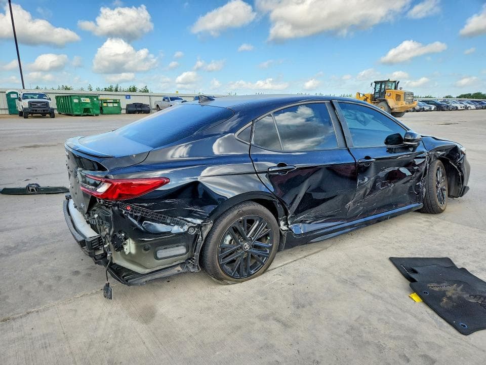 2025 TOYOTA CAMRY SE 3