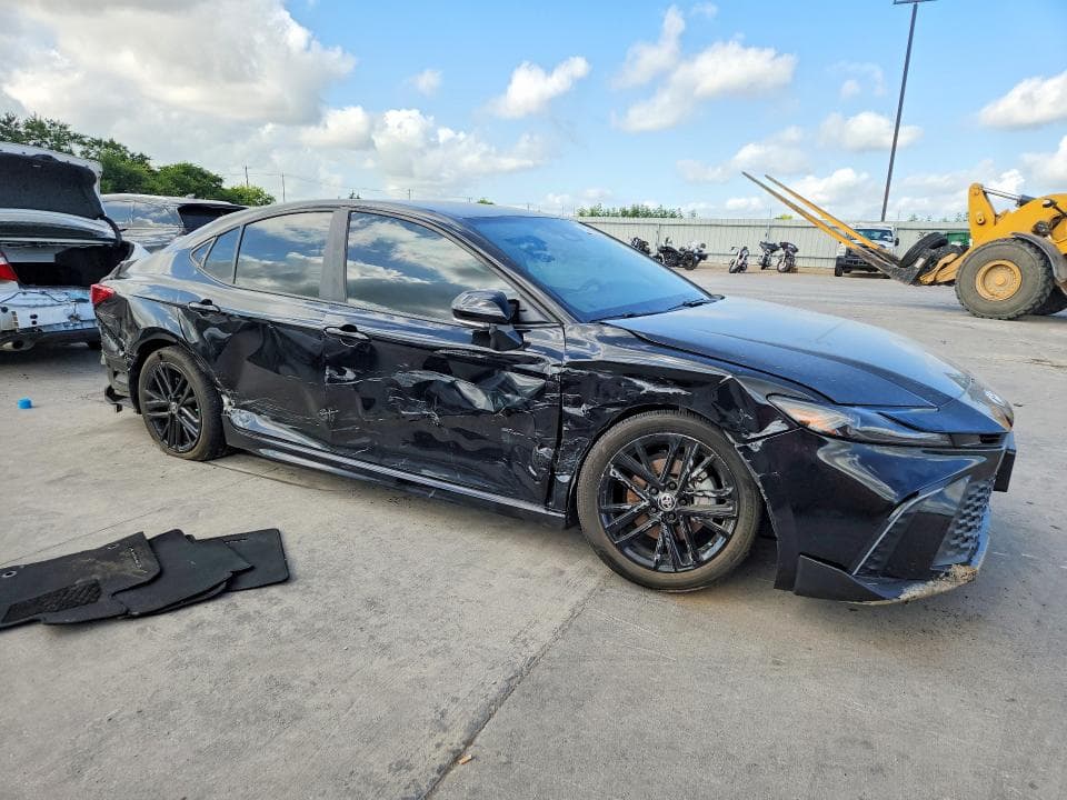 2025 TOYOTA CAMRY SE 4