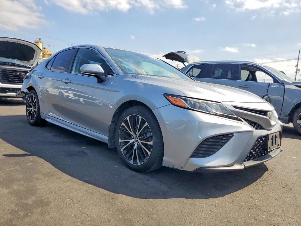 2019 TOYOTA CAMRY SE 4