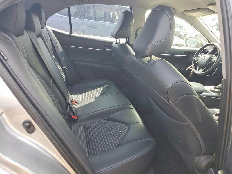 2019 TOYOTA CAMRY SE 10