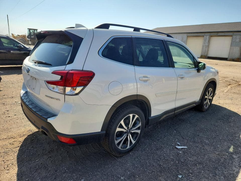 2021 SUBARU FORESTER LIMITED LIMITED 3