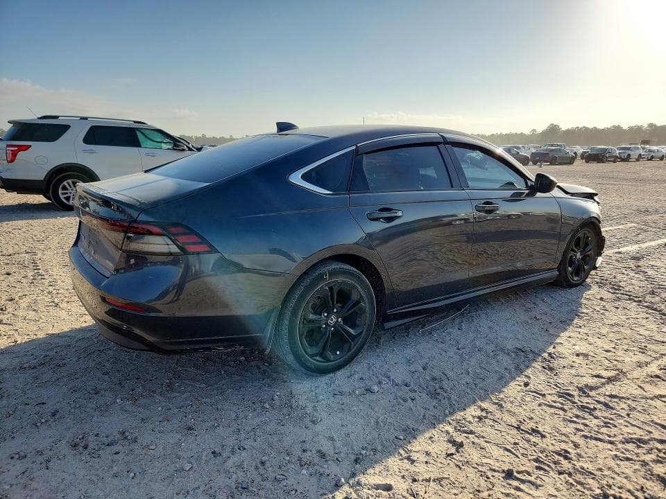2023 HONDA ACCORD EX 3