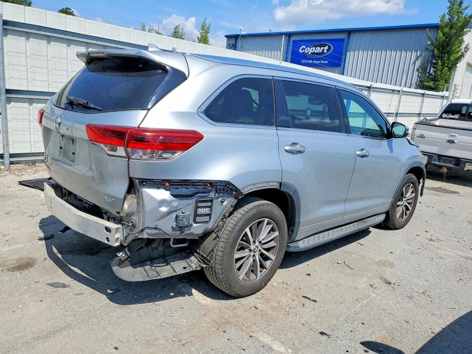 2018 TOYOTA HIGHLANDER XLE 3