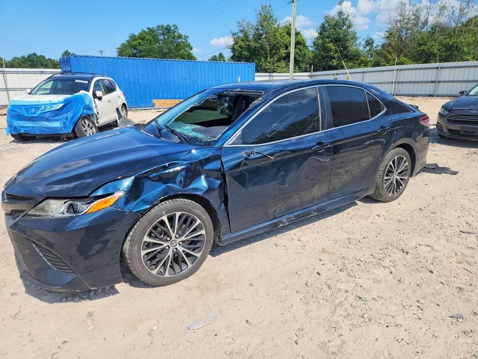 2019 TOYOTA CAMRY SE - 1