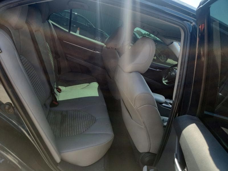 2019 TOYOTA CAMRY SE 11