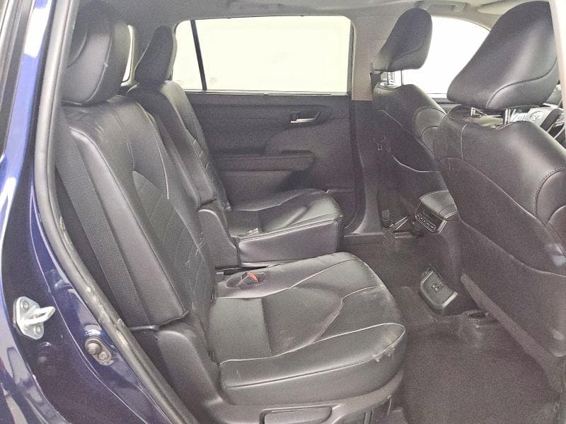 2024 TOYOTA HIGHLANDER XLE 11