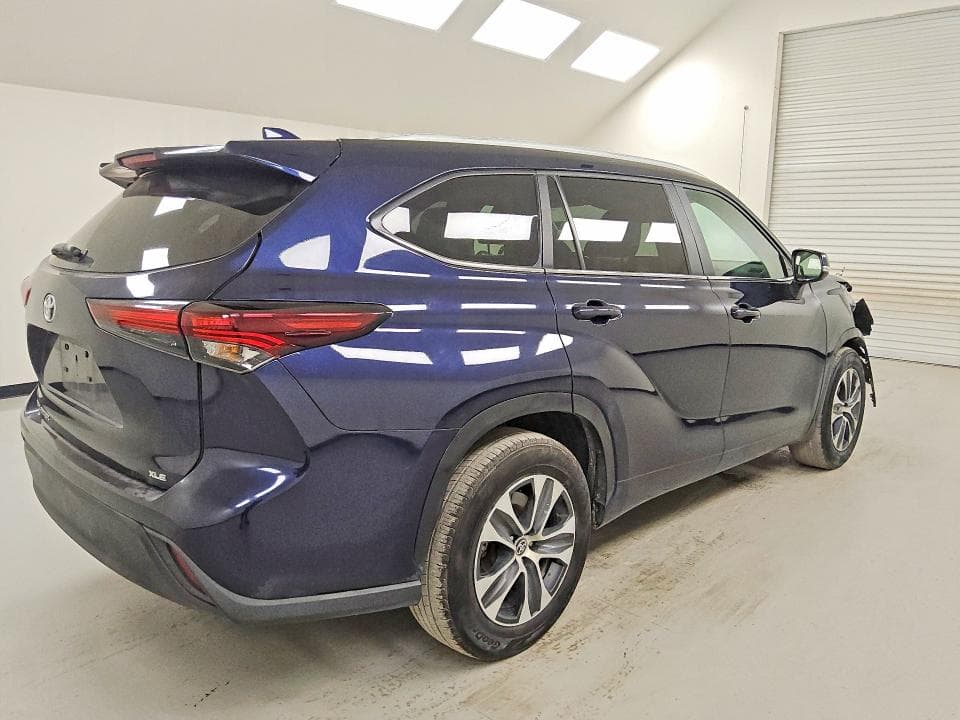 2024 TOYOTA HIGHLANDER XLE 3