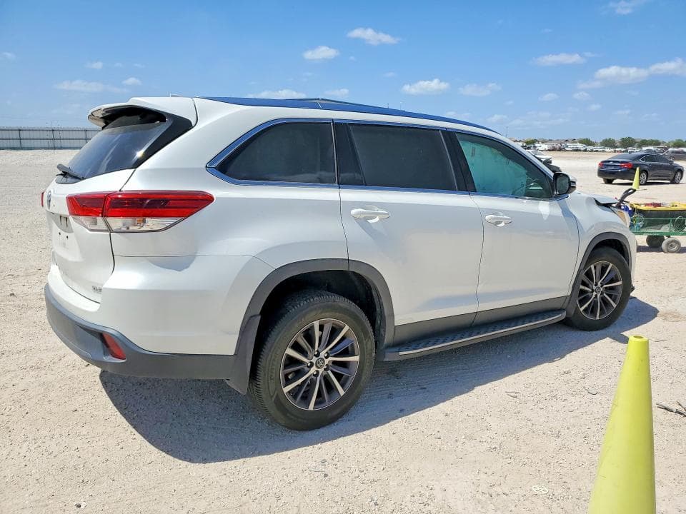 2019 TOYOTA HIGHLANDER XLE 3