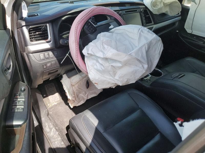 2019 TOYOTA HIGHLANDER XLE 8