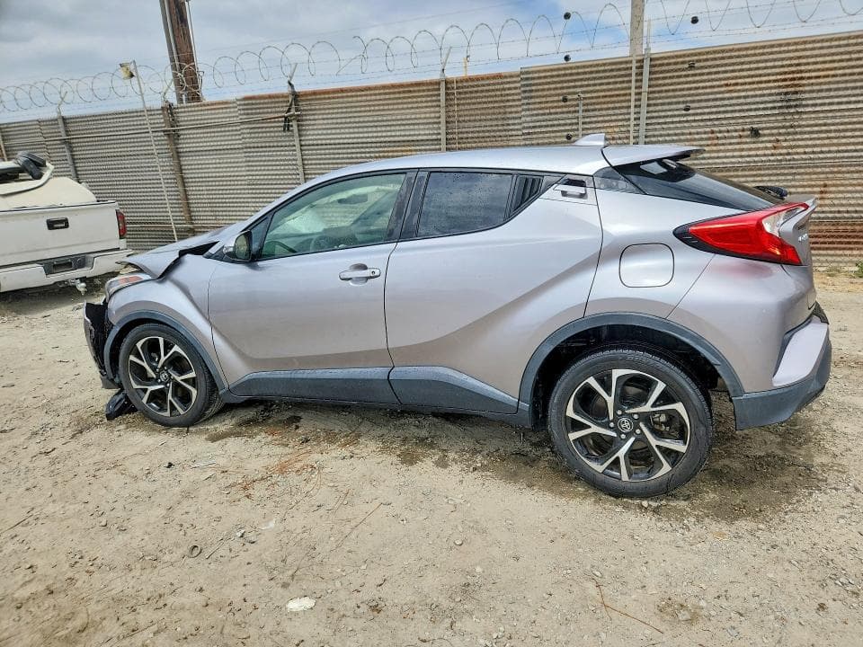 2019 TOYOTA C-HR XLE 2