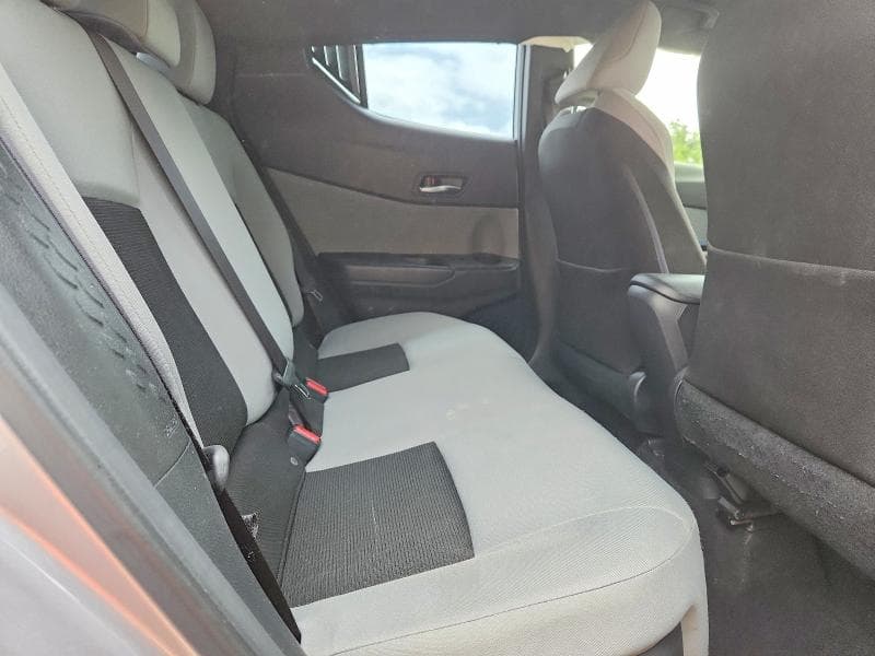 2019 TOYOTA C-HR XLE 11