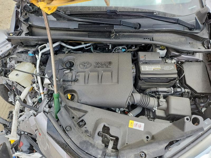 2019 TOYOTA C-HR XLE 12